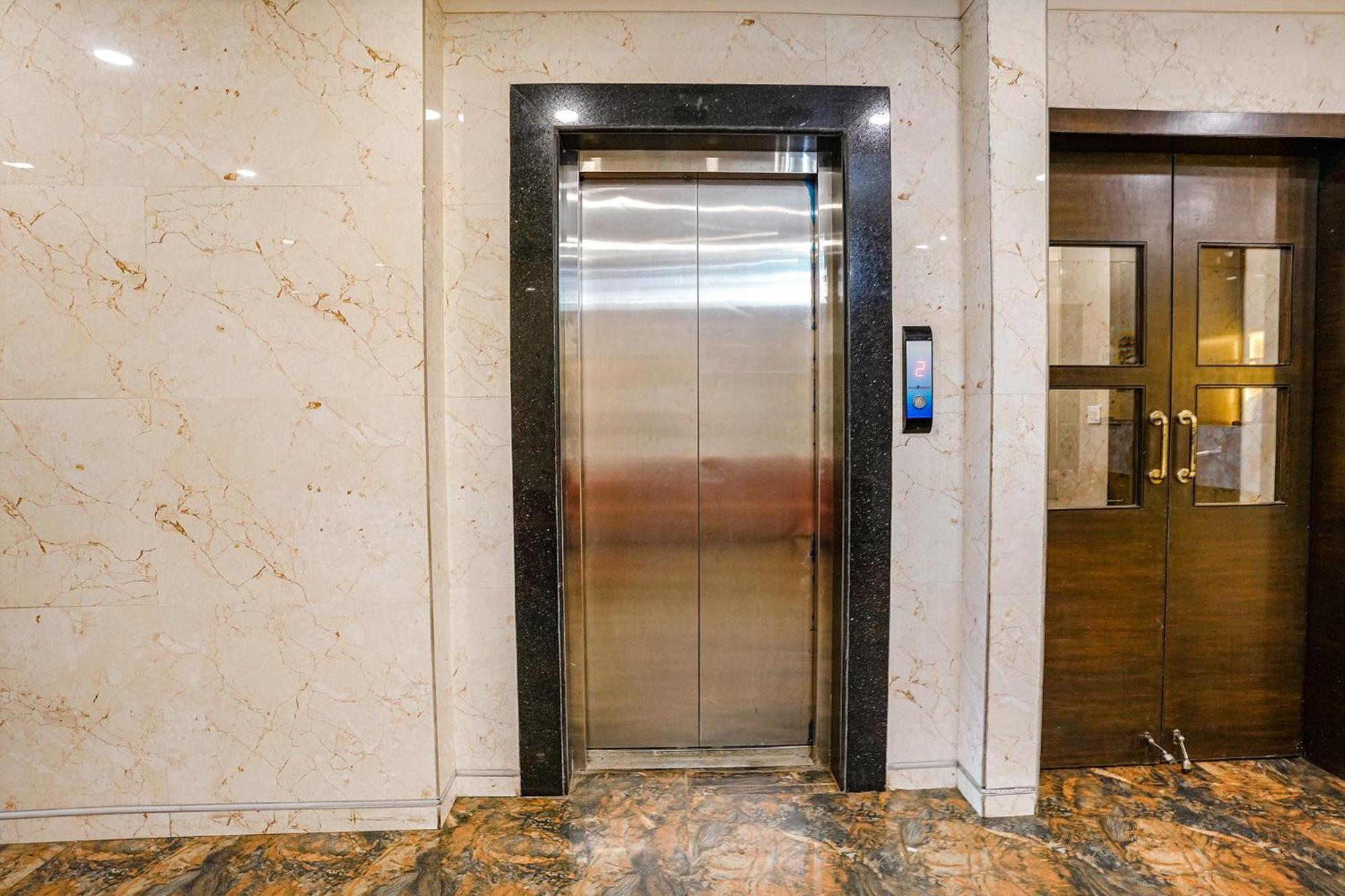Fabhotel Vertigo Suites - Nr Bkc Мумбай Екстериор снимка