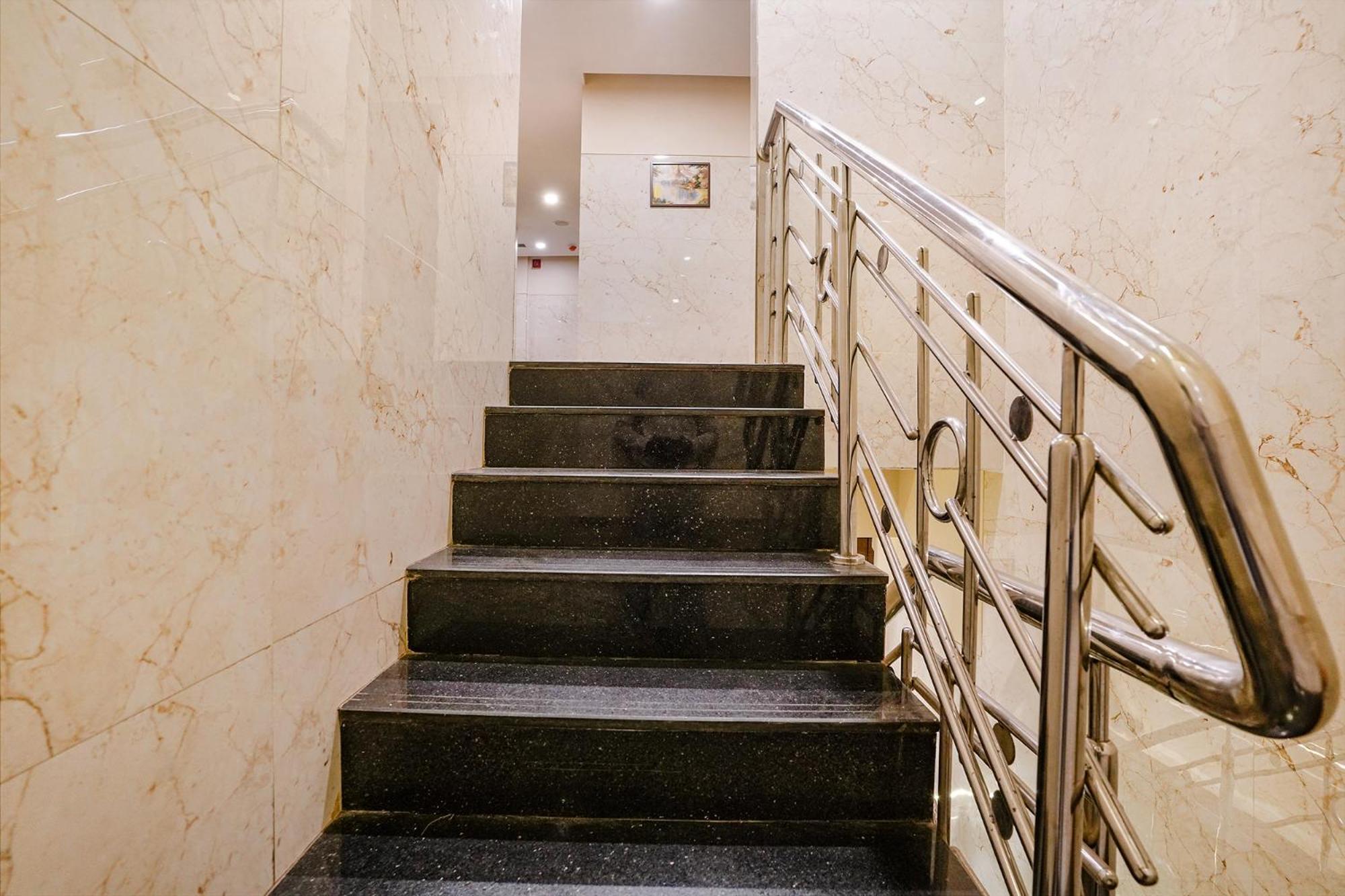 Fabhotel Vertigo Suites - Nr Bkc Мумбай Екстериор снимка